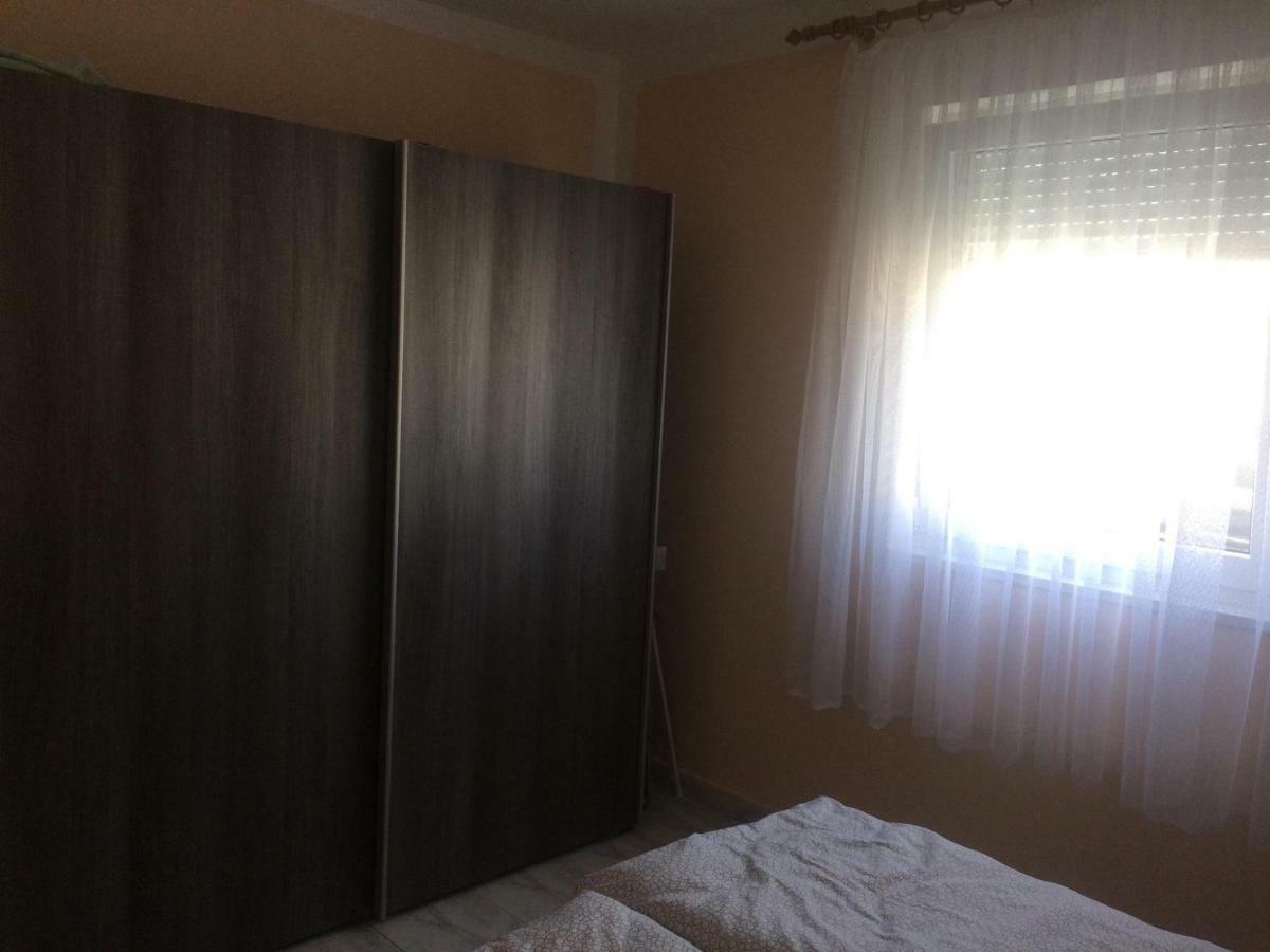 Obiteljski Apartman Filip U Blizini Plaze Za Djecu Palit Ngoại thất bức ảnh