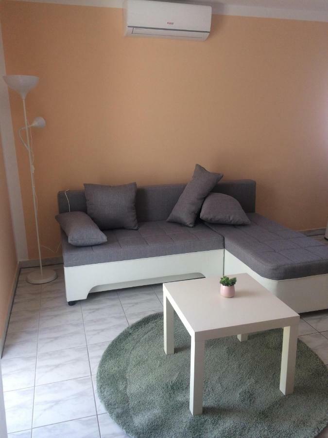 Obiteljski Apartman Filip U Blizini Plaze Za Djecu Palit Ngoại thất bức ảnh